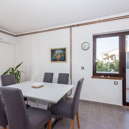 Apartments Snjezana Tisno Exterior photo