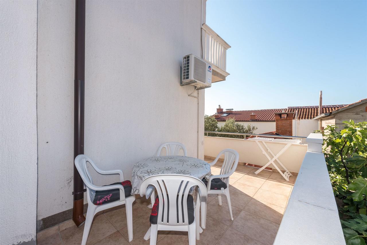 Apartments Snjezana Tisno Exterior photo