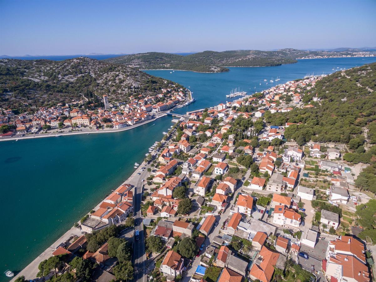 Apartments Snjezana Tisno Exterior photo
