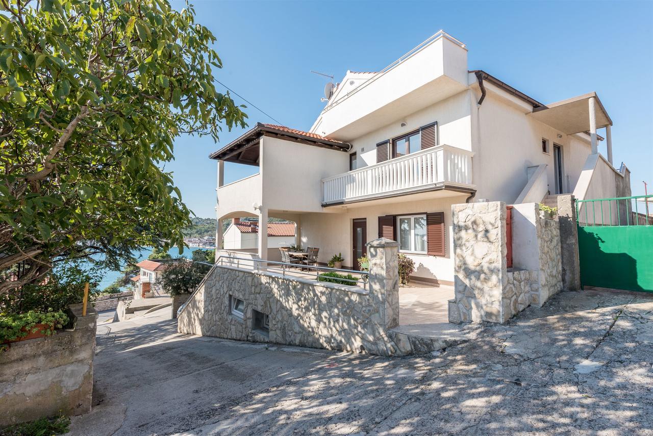 Apartments Snjezana Tisno Exterior photo