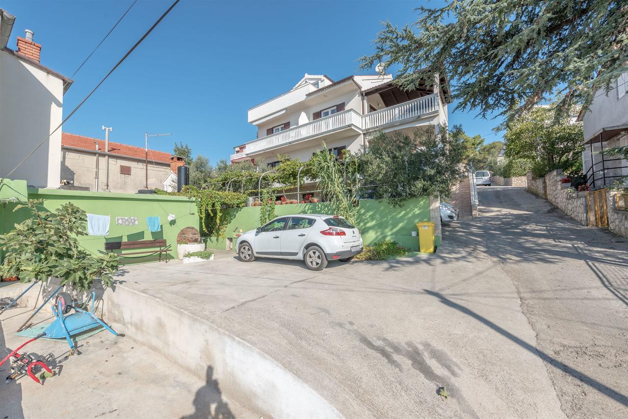 Apartments Snjezana Tisno Exterior photo
