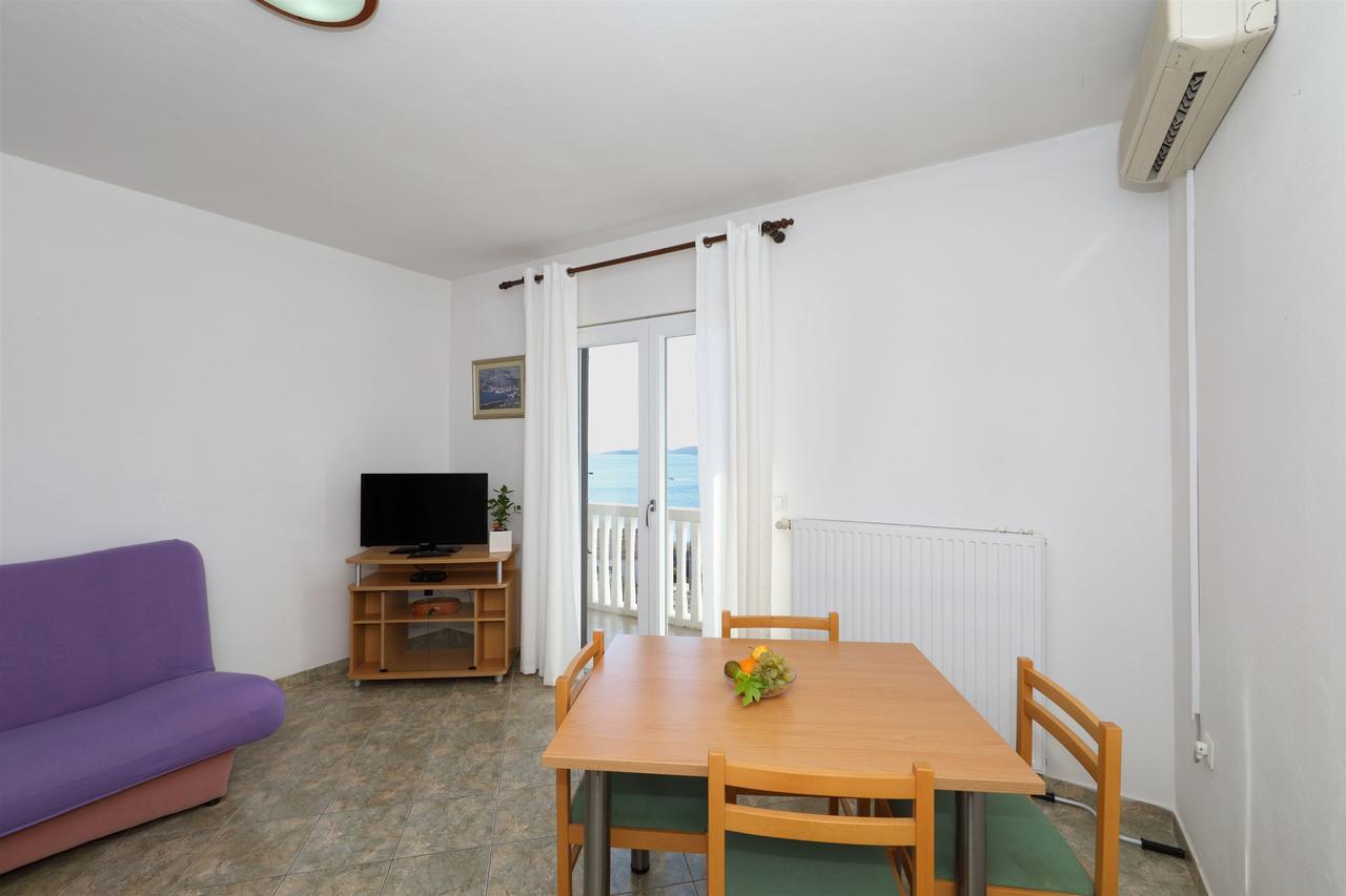 Apartments Snjezana Tisno Exterior photo