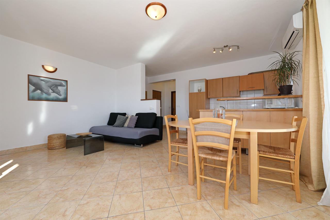 Apartments Snjezana Tisno Exterior photo