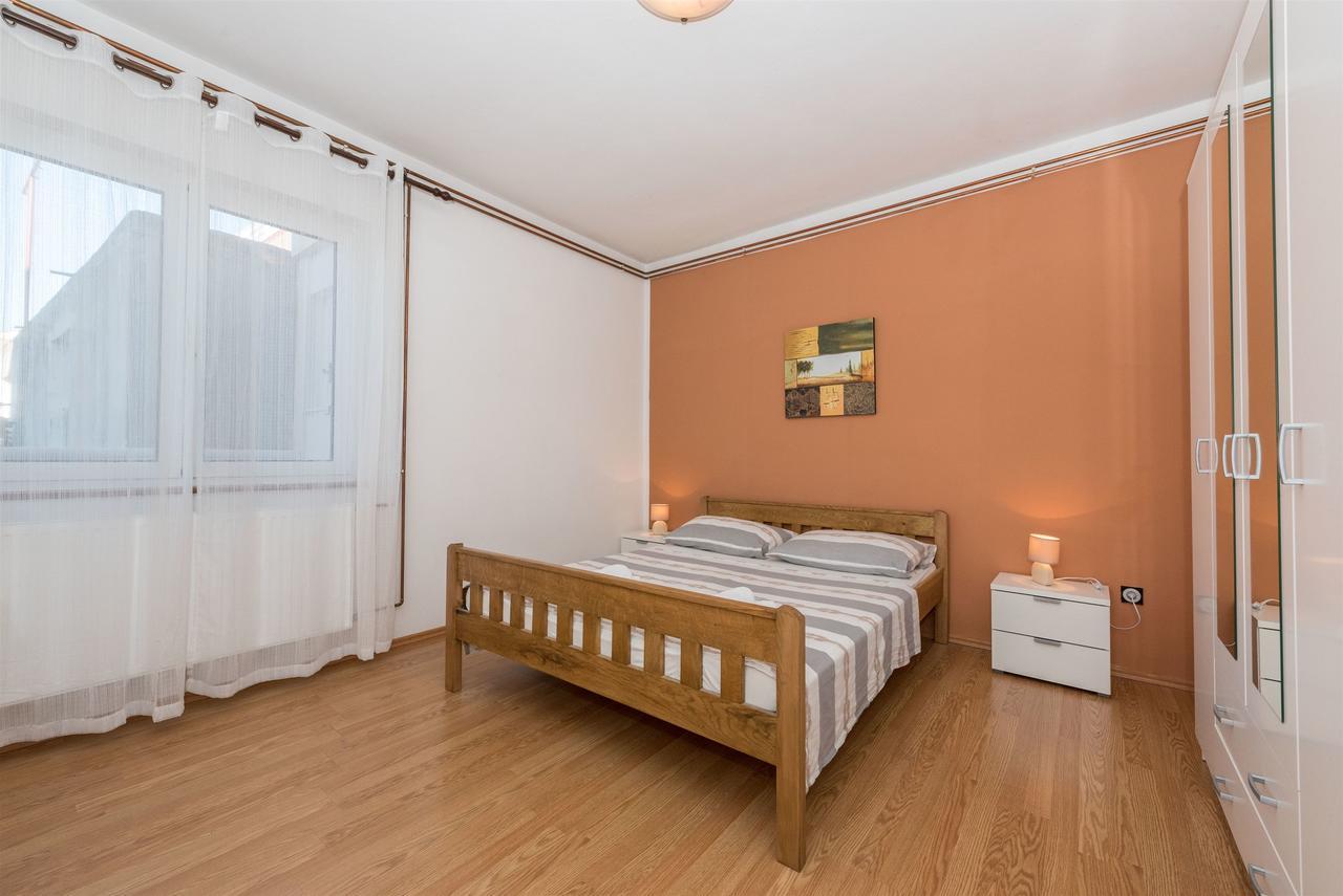 Apartments Snjezana Tisno Exterior photo