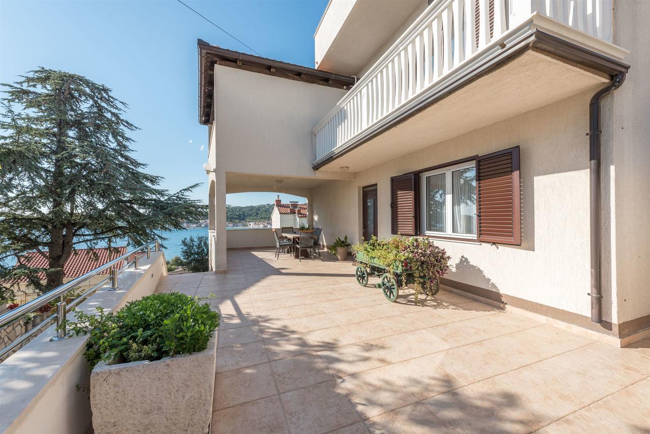 Apartments Snjezana Tisno Exterior photo