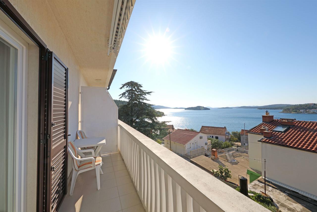 Apartments Snjezana Tisno Exterior photo
