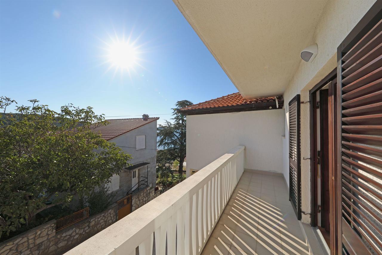 Apartments Snjezana Tisno Exterior photo
