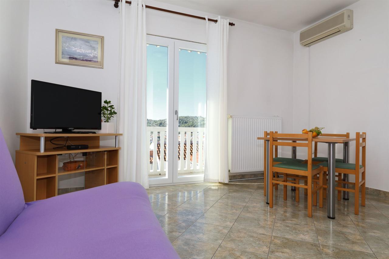 Apartments Snjezana Tisno Exterior photo